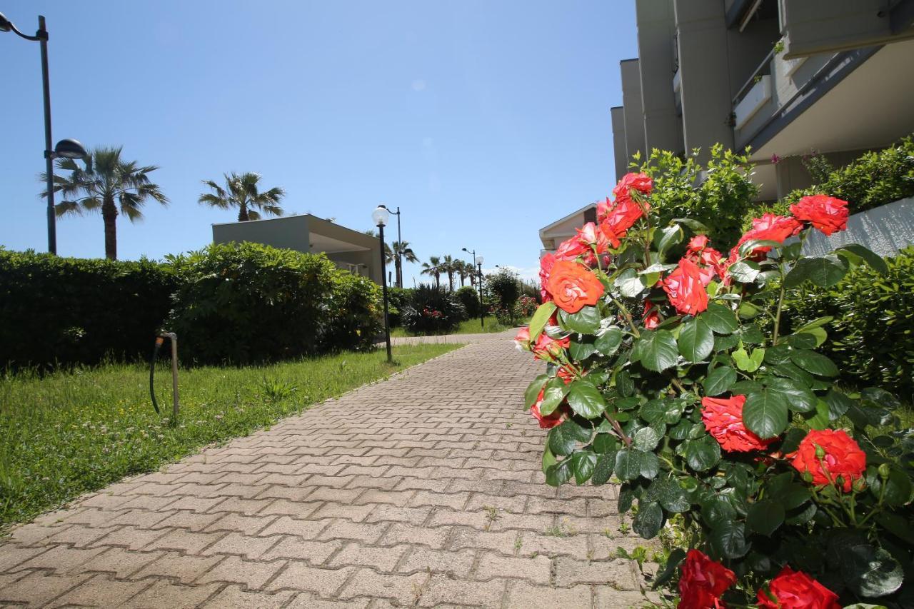 Residence Le Palme Montesilvano Marina Exterior foto